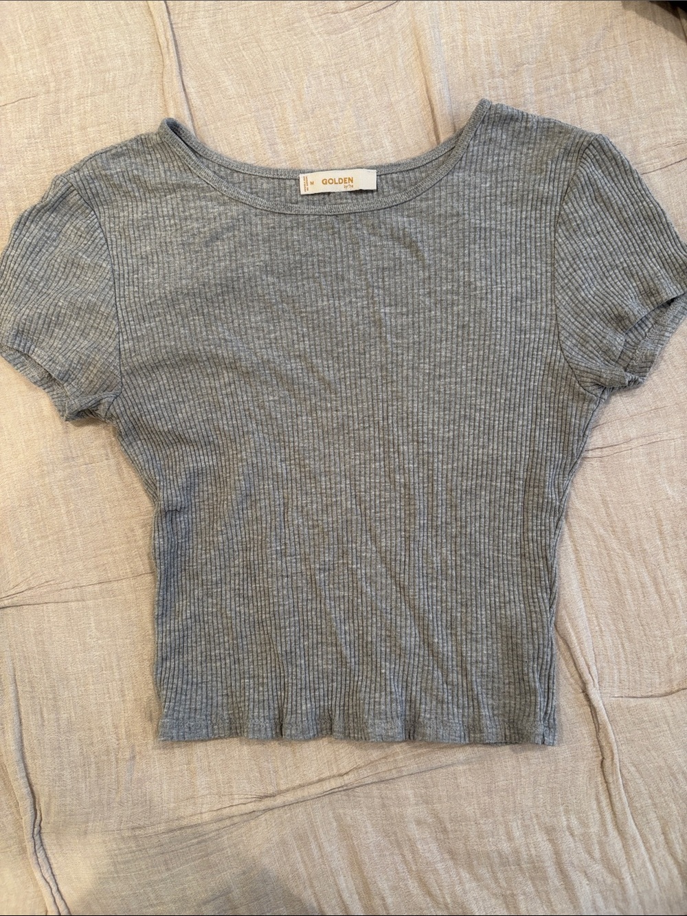 Brand Ribbed Short-Sleeve Tee in Gray